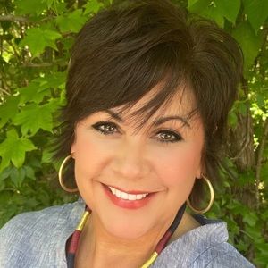 Meet your Posher, Dee